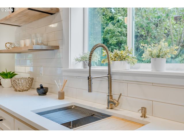 446 Ne COOK St, Portland, OR 97212
