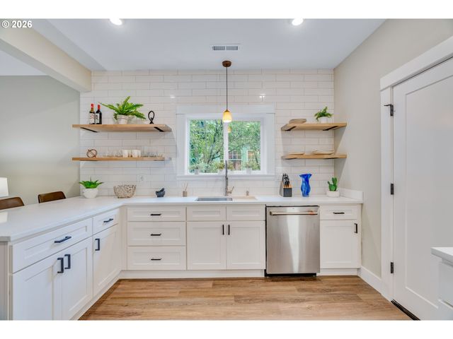 446 Ne COOK St, Portland, OR 97212