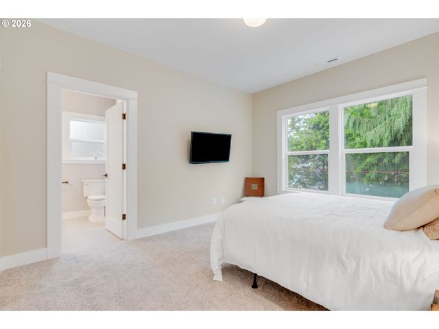 446 Ne COOK St, Portland, OR 97212