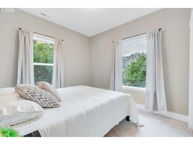 446 Ne COOK St, Portland, OR 97212