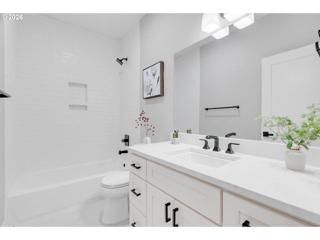 446 Ne COOK St, Portland, OR 97212