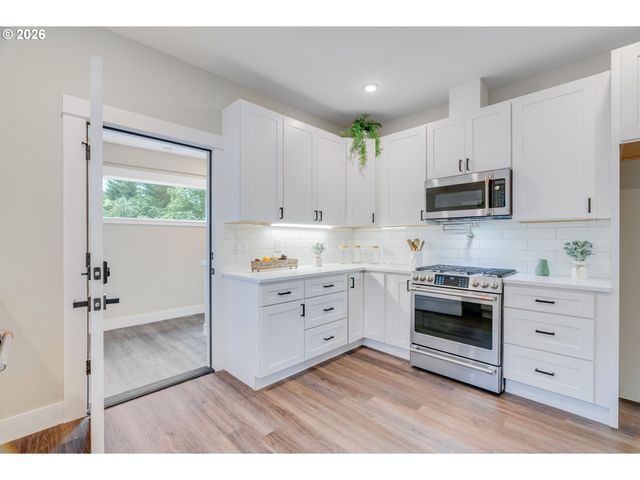 446 Ne COOK St, Portland, OR 97212