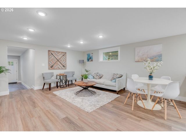 446 Ne COOK St, Portland, OR 97212
