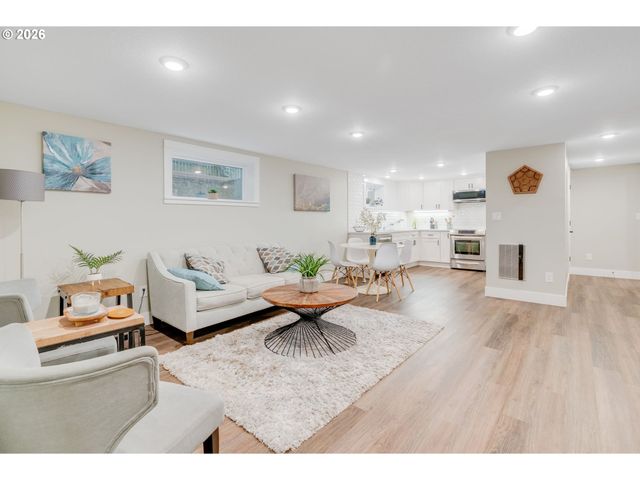 446 Ne COOK St, Portland, OR 97212