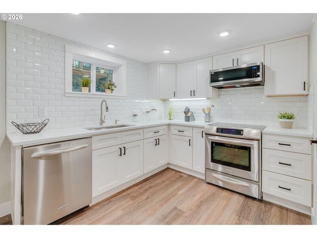 446 Ne COOK St, Portland, OR 97212