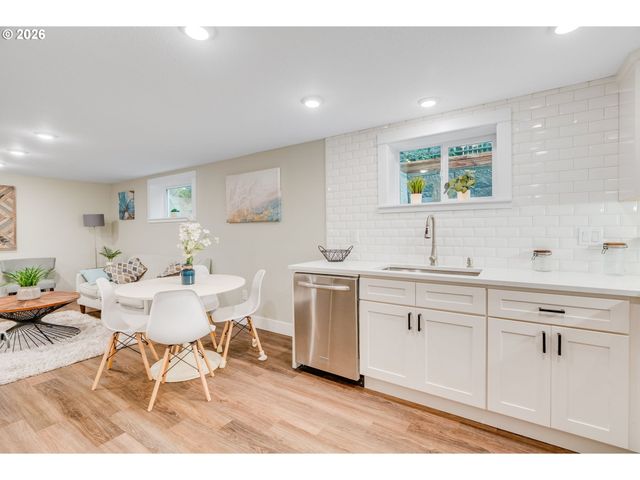 446 Ne COOK St, Portland, OR 97212