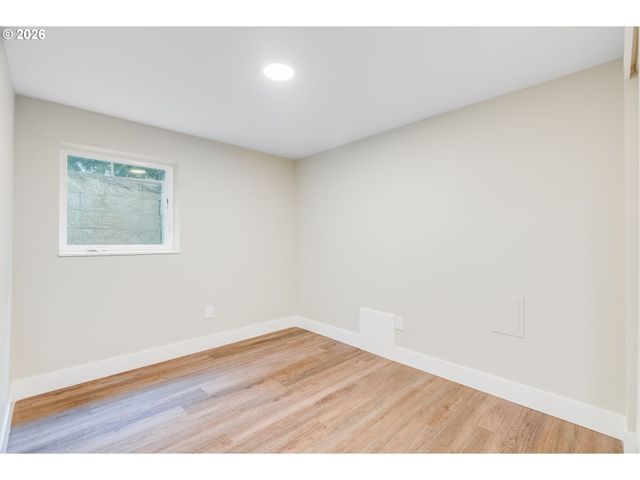 446 Ne COOK St, Portland, OR 97212