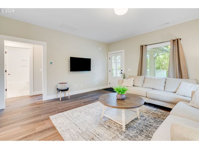 446 Ne COOK St, Portland, OR 97212