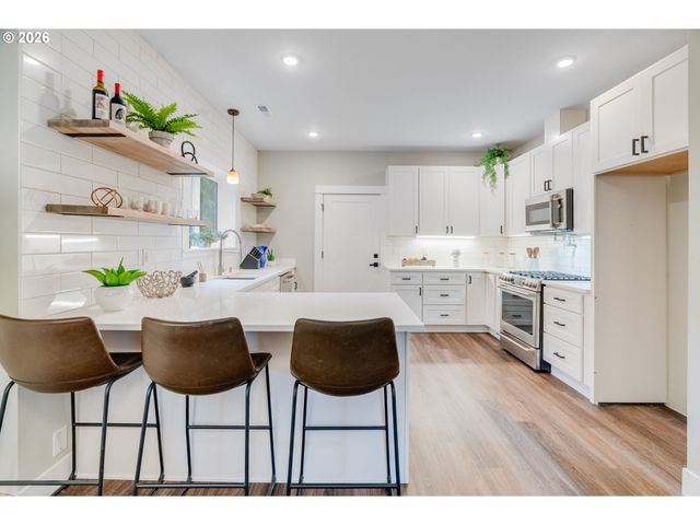 446 Ne COOK St, Portland, OR 97212