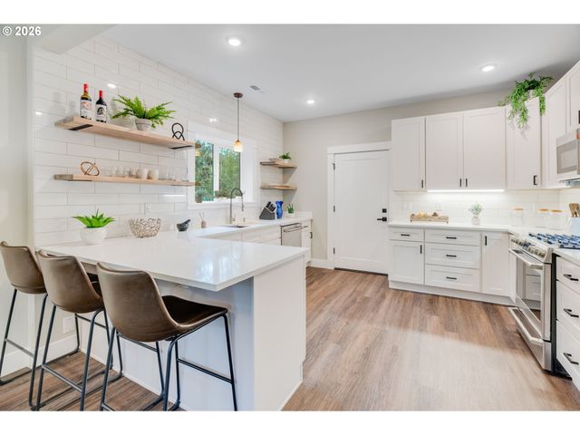 446 Ne COOK St, Portland, OR 97212