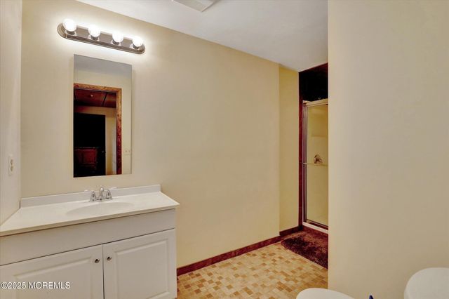 17 Emerald Drive, Morganville, NJ 07751