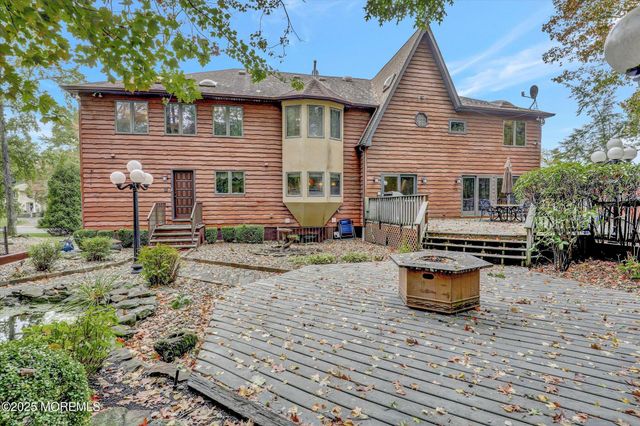 17 Emerald Drive, Morganville, NJ 07751