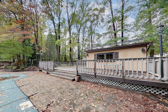 17 Emerald Drive, Morganville, NJ 07751