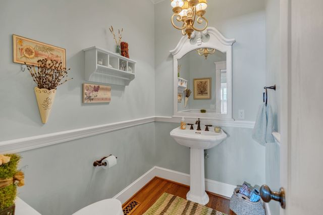 94 Oak Shadow Dr, Loretto, TN 38469