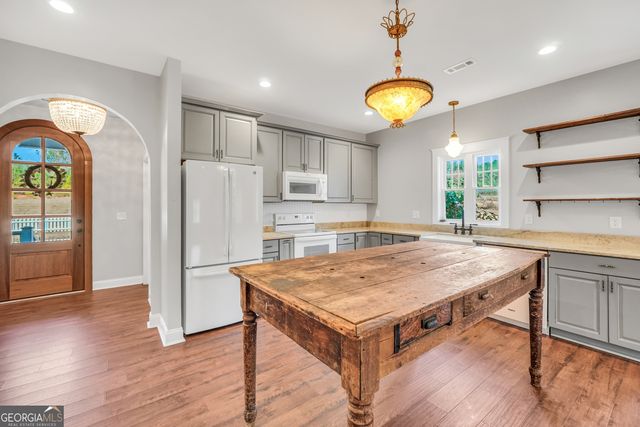 200 Douglas Creek Road, Flovilla, GA 30216