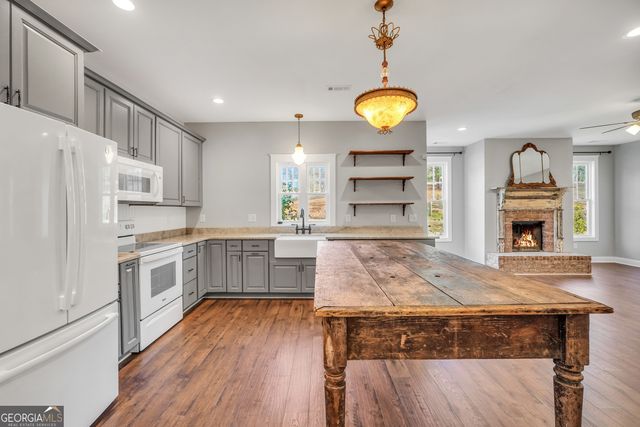 200 Douglas Creek Road, Flovilla, GA 30216