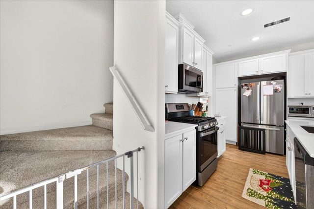 2327 N Hartford Drive, Fresno, CA 93727