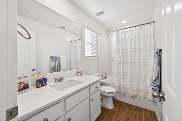 2327 N Hartford Drive, Fresno, CA 93727