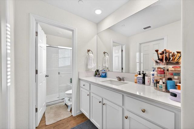 2327 N Hartford Drive, Fresno, CA 93727