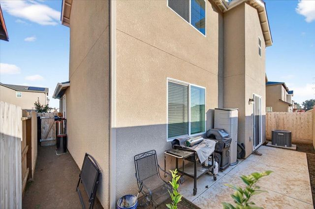 2327 N Hartford Drive, Fresno, CA 93727