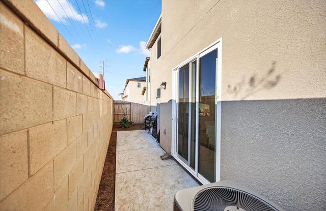 2327 N Hartford Drive, Fresno, CA 93727