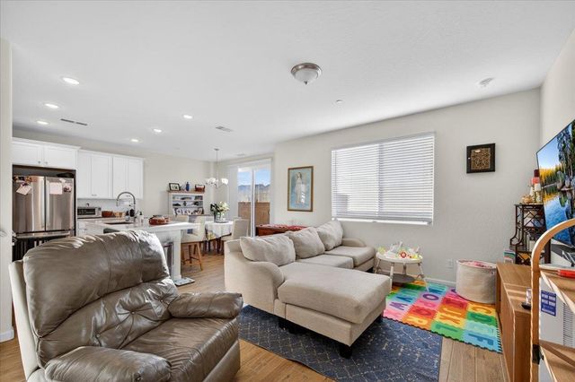 2327 N Hartford Drive, Fresno, CA 93727