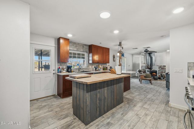 10817 E Avenue R-12, Littlerock, CA 93543