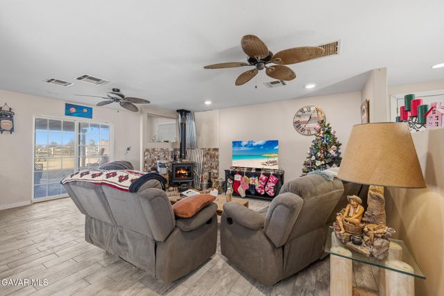 10817 E Avenue R-12, Littlerock, CA 93543