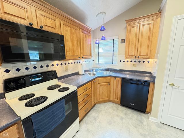 5728 Cross Bridge Court, Plainfield, IN 46168