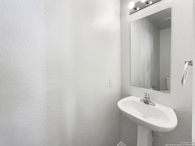 5526 Bat, San Antonio, TX 78252
