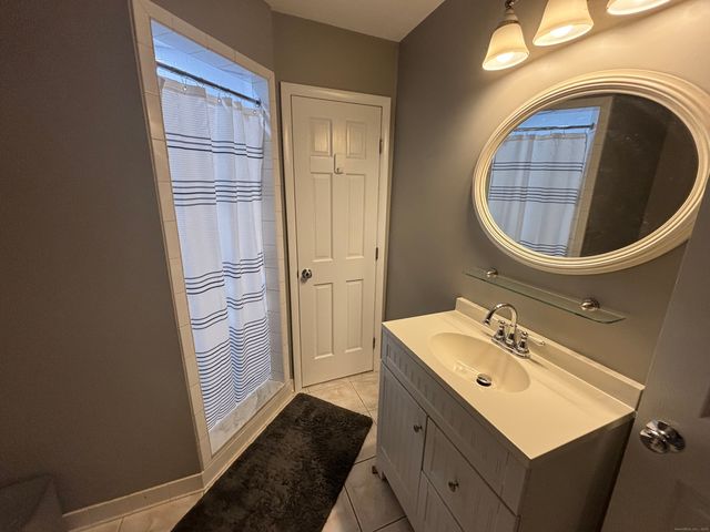 33 Walnut Tree Hill Road, Shelton, CT 06484