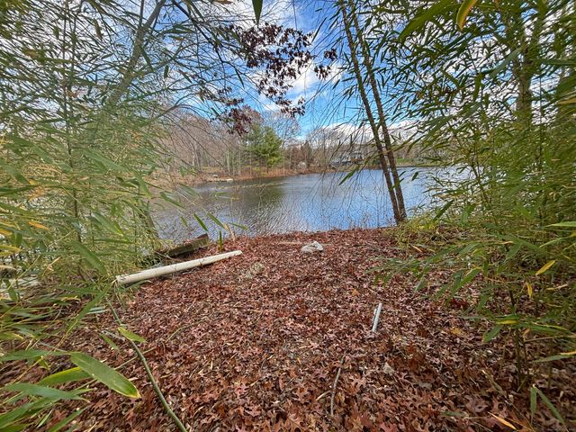 33 Walnut Tree Hill Road, Shelton, CT 06484