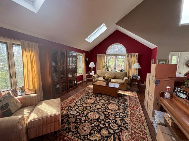 33 Walnut Tree Hill Road, Shelton, CT 06484