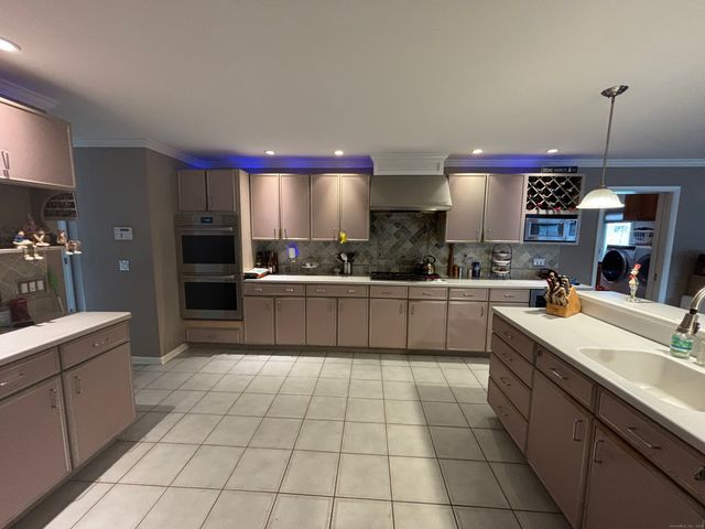 33 Walnut Tree Hill Road, Shelton, CT 06484