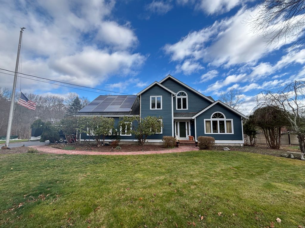 33 Walnut Tree Hill Road, Shelton, CT 06484