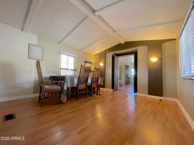 106 E LYNN Way, Queen Valley, AZ 85118
