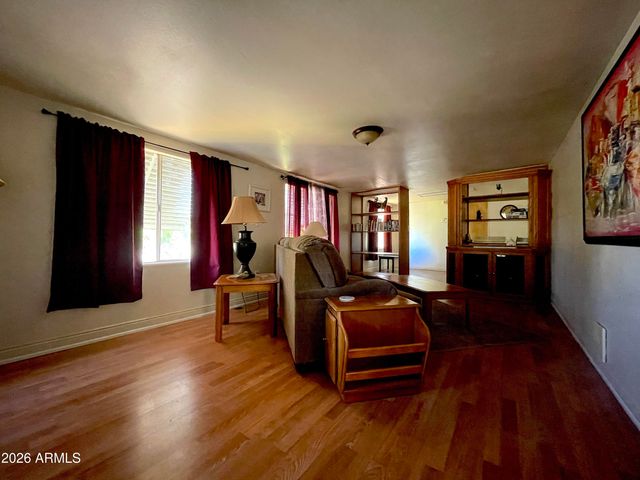 106 E LYNN Way, Queen Valley, AZ 85118