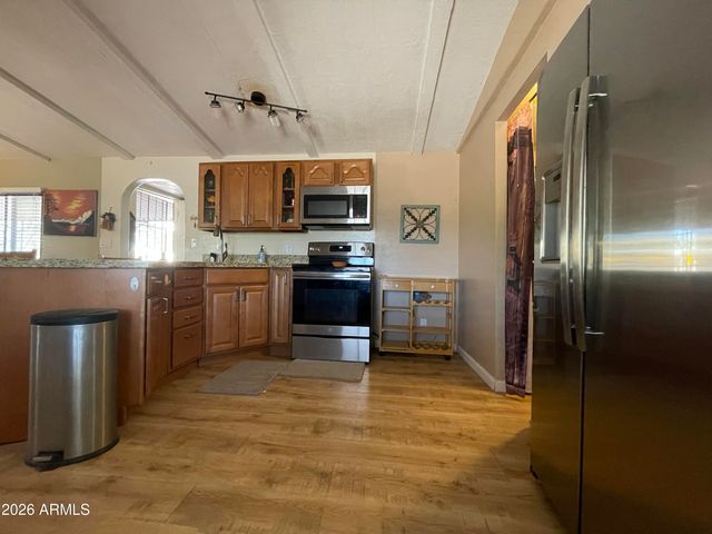 106 E LYNN Way, Queen Valley, AZ 85118