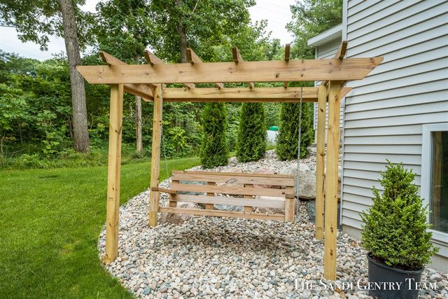 568 N River Hills Drive, Newaygo, MI 49337