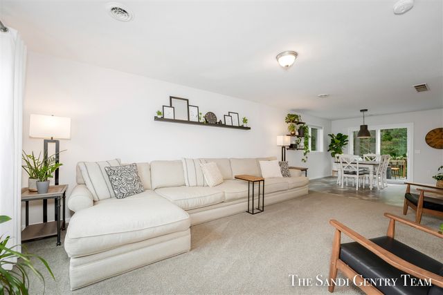 568 N River Hills Drive, Newaygo, MI 49337