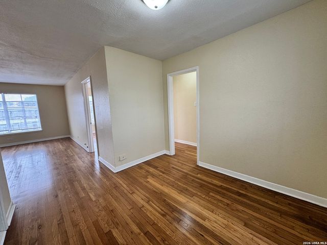 355 Claremont Ave Apt F, San Antonio, TX 78209