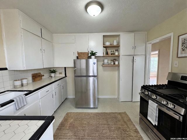 355 Claremont Ave Apt F, San Antonio, TX 78209