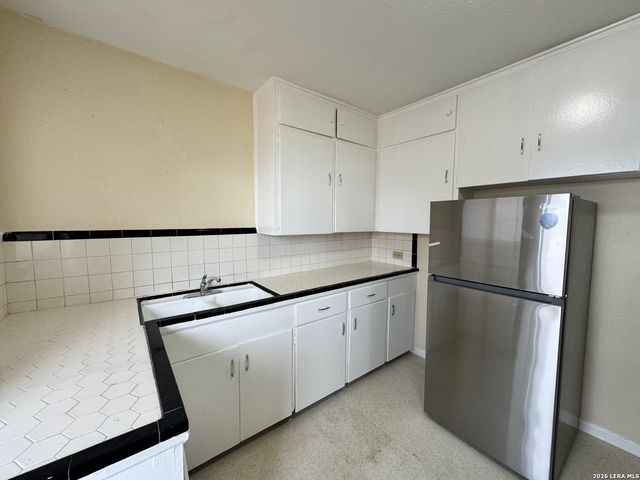 355 Claremont Ave Apt F, San Antonio, TX 78209