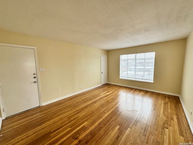 355 Claremont Ave Apt F, San Antonio, TX 78209