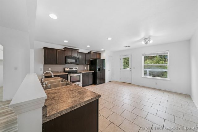 2601 W Glendale Street, Broken Arrow, OK 74011