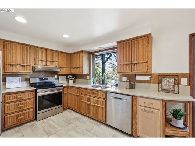 2804 ARLINE Way, Eugene, OR 97403