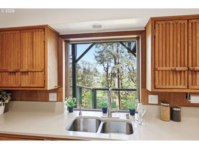 2804 ARLINE Way, Eugene, OR 97403