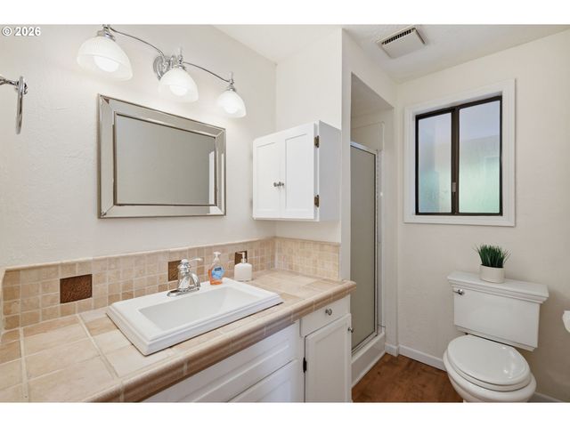 2804 ARLINE Way, Eugene, OR 97403