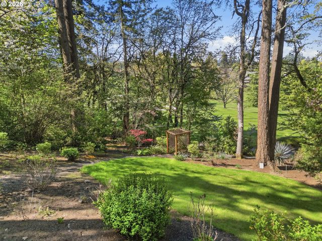 2804 ARLINE Way, Eugene, OR 97403