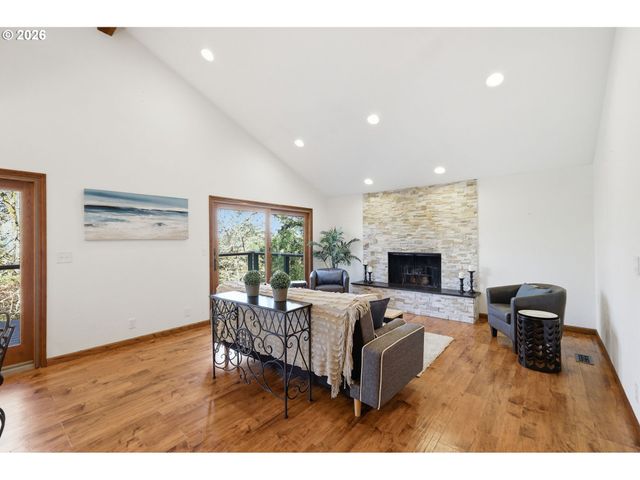 2804 ARLINE Way, Eugene, OR 97403